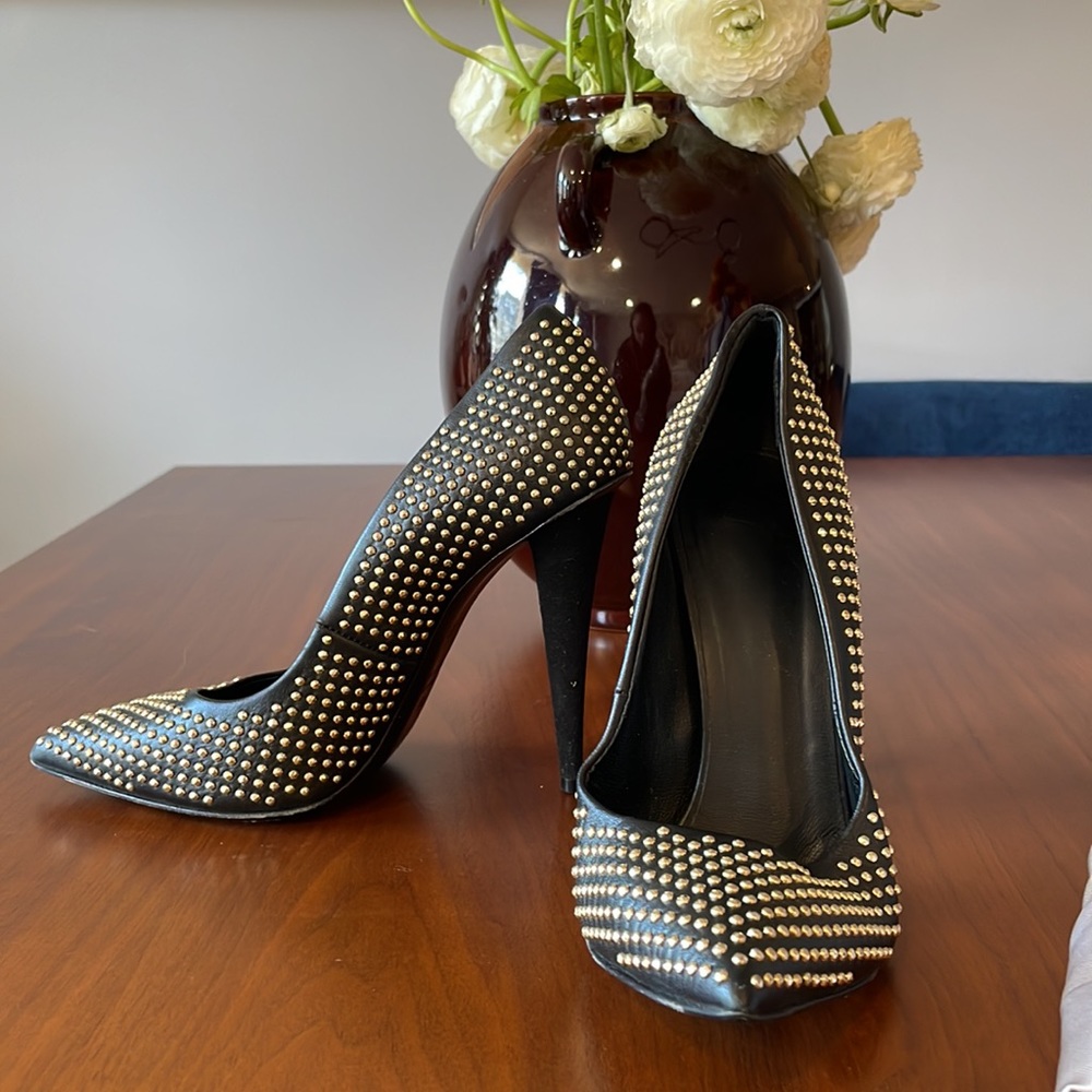 Giuseppe Zanotti. studded pointed toe pumps. Black. Gold studs. Size 36 / US 6.